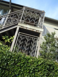 街で見掛けた 異形鉄筋手摺りフェンス