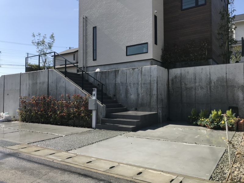 オープンスタイル　モデルハウス　外構工事　大阪　階段　コンクリート打ち放し