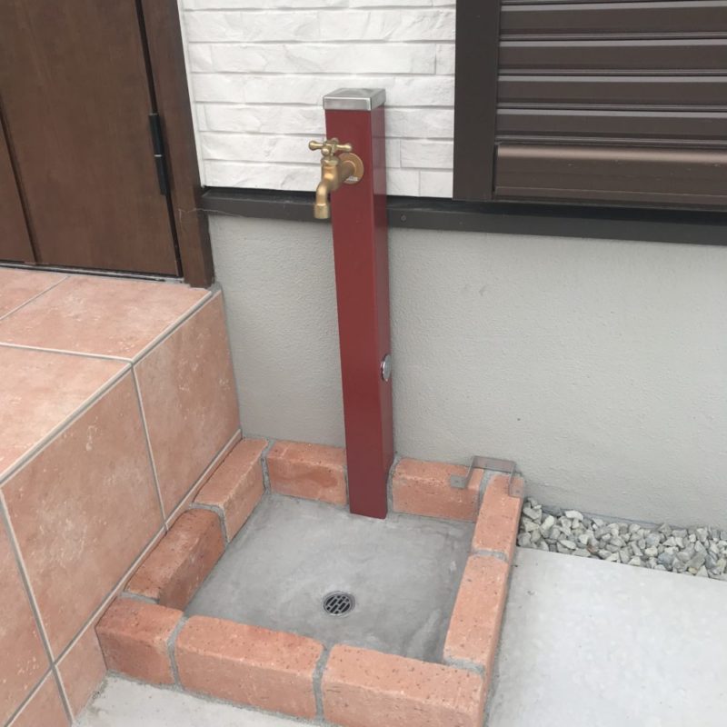 ユニソン　スプレのレッド　立水栓　赤　施工例