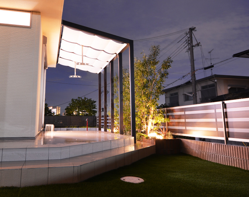 テラス　ポーチ　天井カーテン　庭のリフォーム　大阪　洗濯物干し場　アウトドアリビング　LIXIL ココマの大阪府の施工実例です。