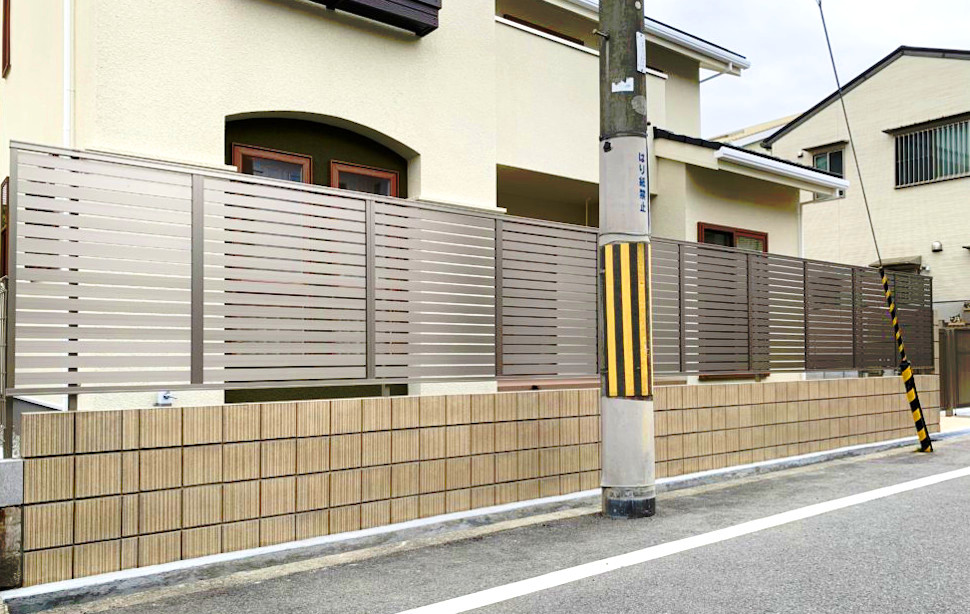目隠しフェンス（LIXIL プレスタフェンス）の施工実例：大阪府