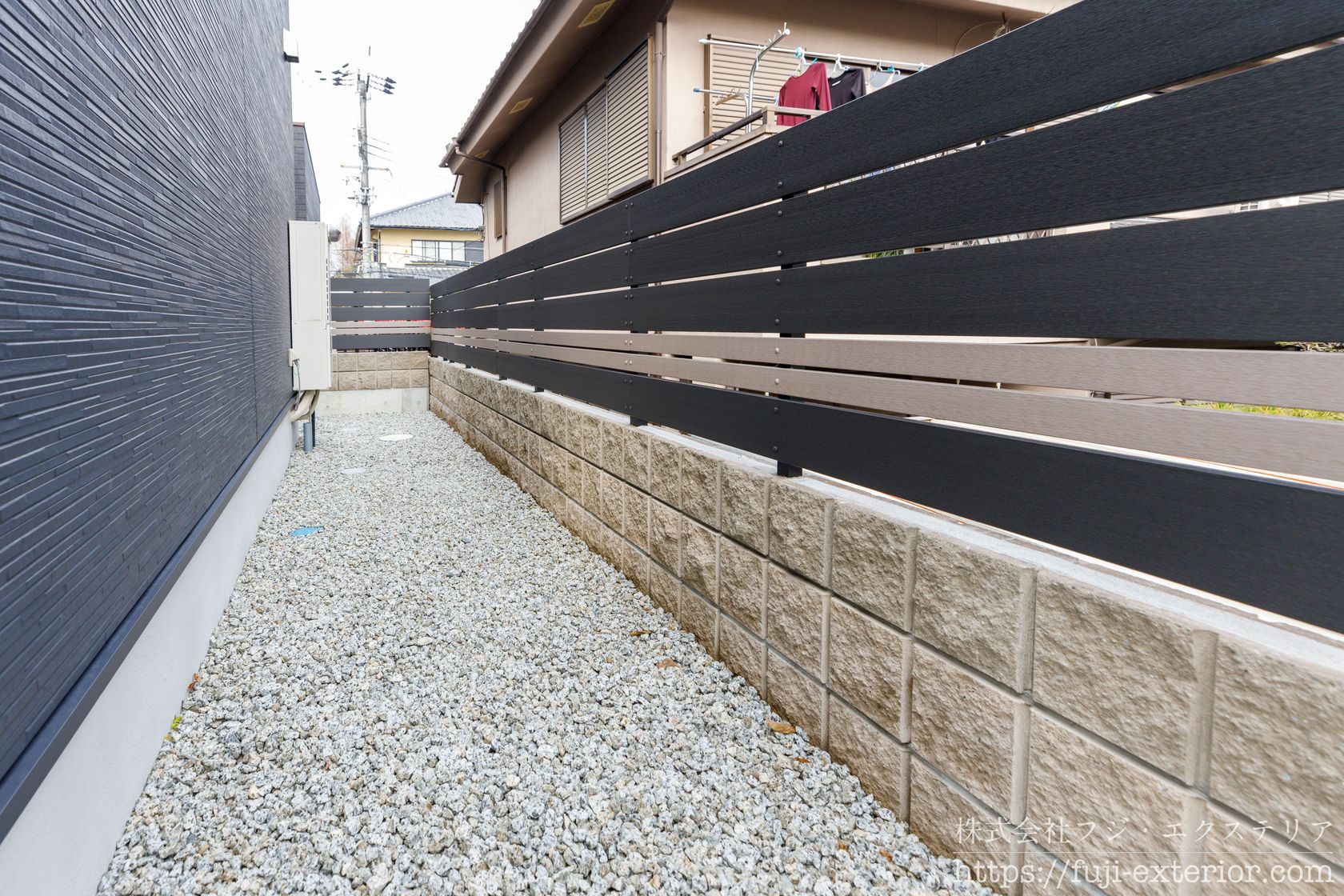 木目調樹脂素材フェンス、エコモックフェンスとブロック塀の施工事例
