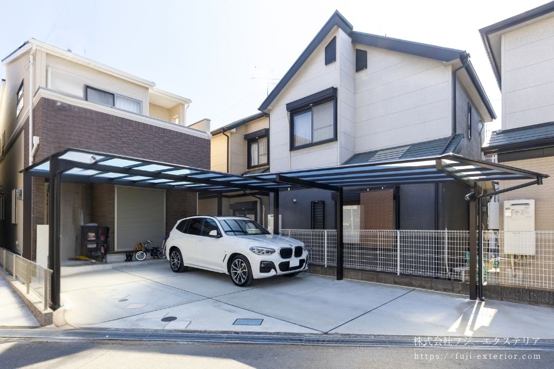 職人の技で 台形の駐車スペースに形を合わせたカーポートです。三協アルミ 【スカイリード】を使用しました。