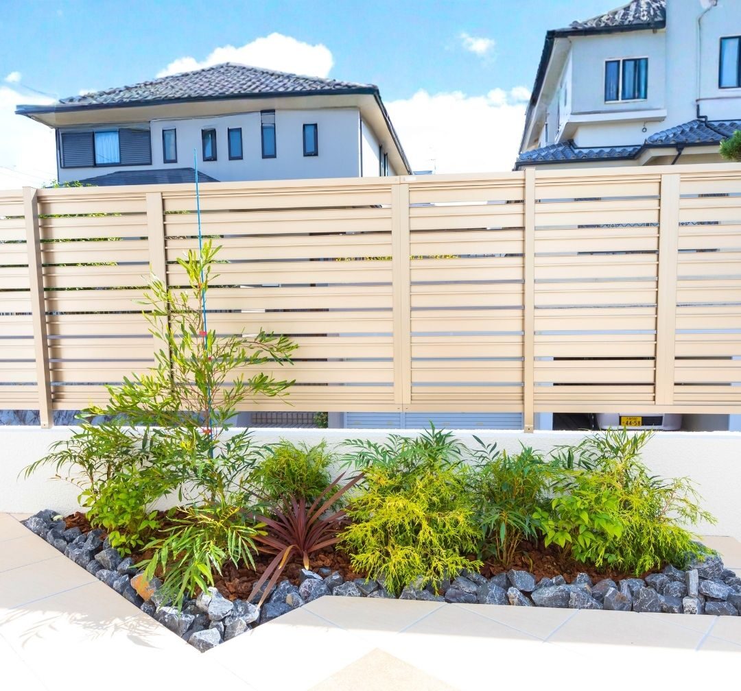 タイルテラスに作ったミニガーデン