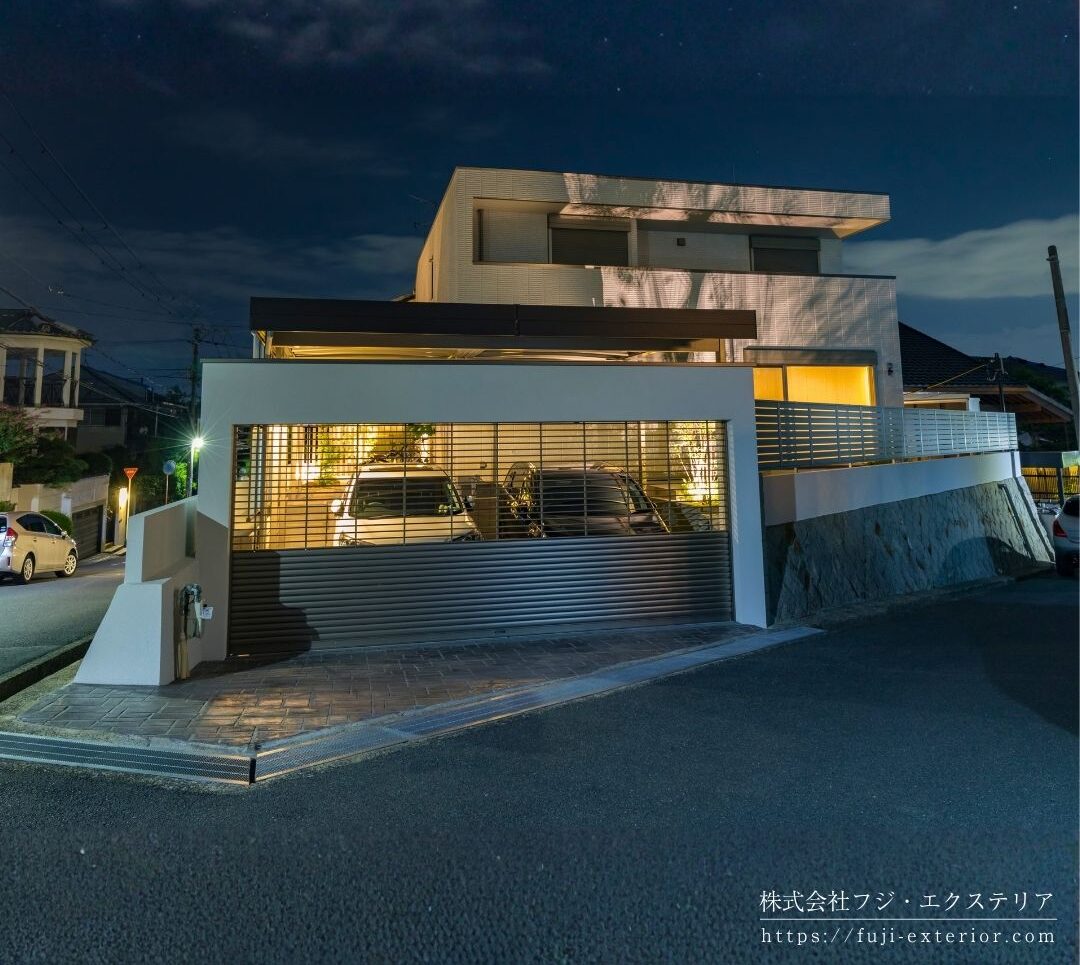 2台用シャッターガレージのある新築クローズ外構。大阪の施工実例です。