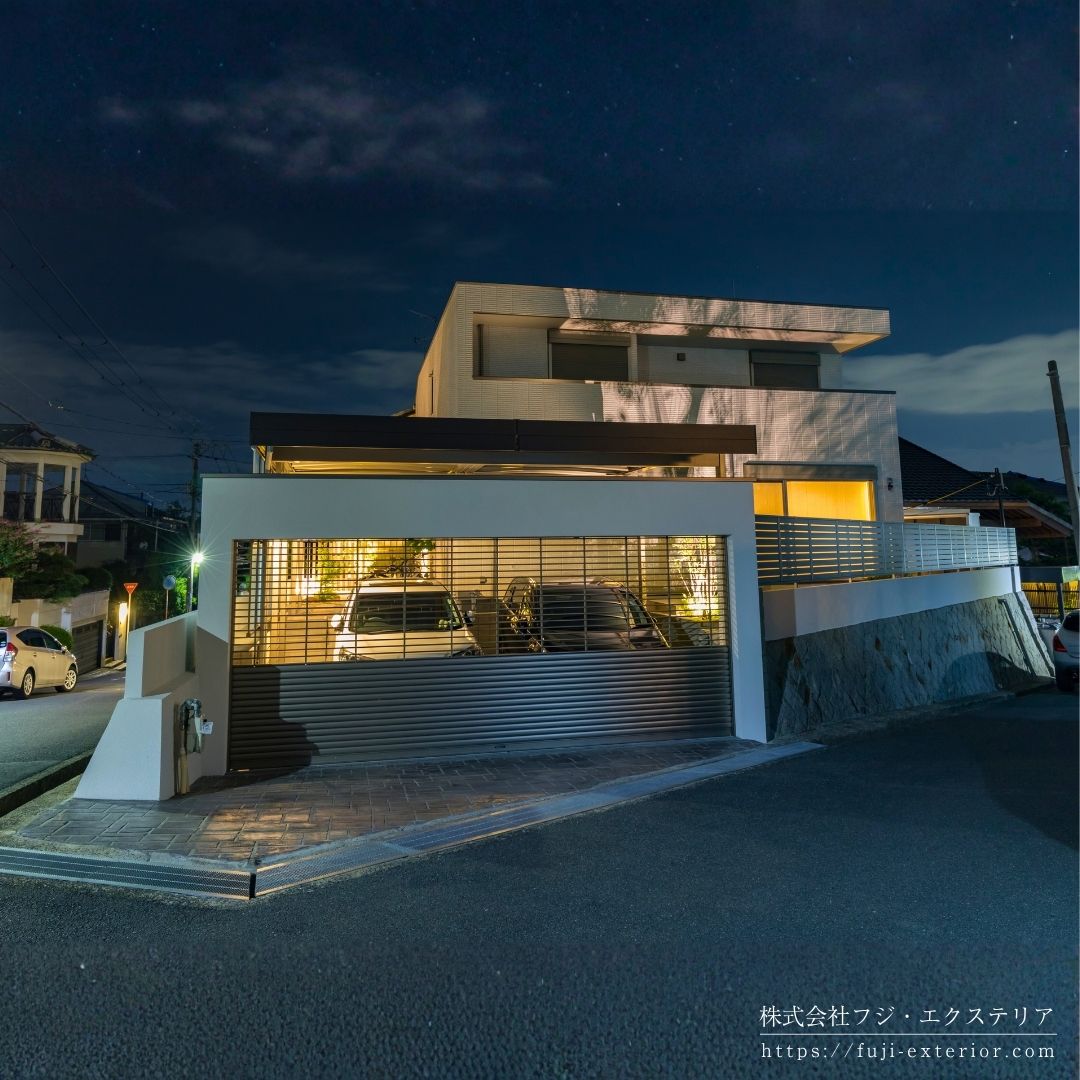 2台用シャッターガレージのある新築クローズ外構。大阪の施工実例です。