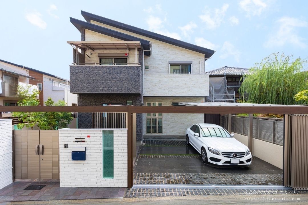 三協アルミの電動式スライディングゲート「ライアーレ」をゲートにしたクローズ外構