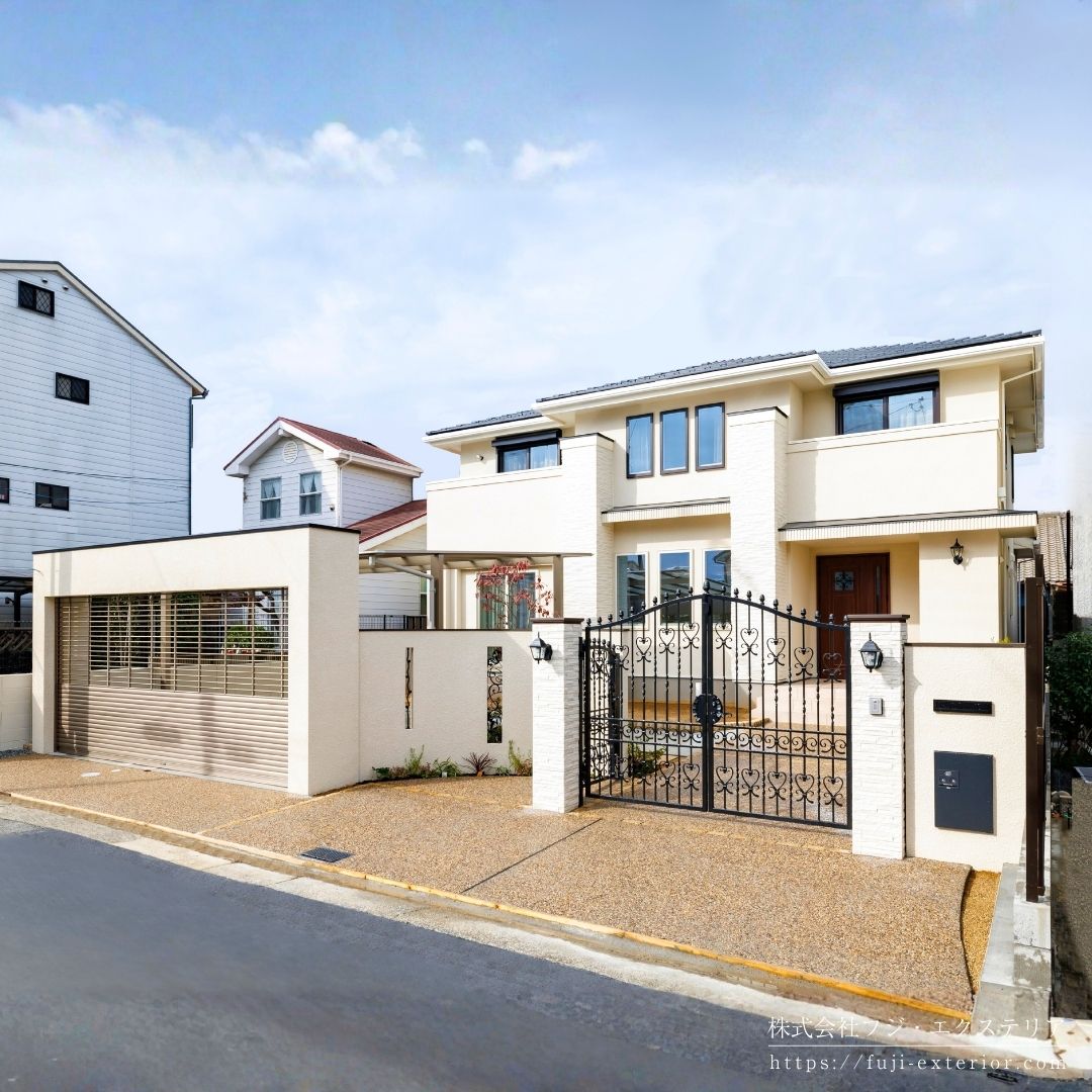 ヨーロッパ風邸宅の新築クローズ外構。三井ホームの新築です。