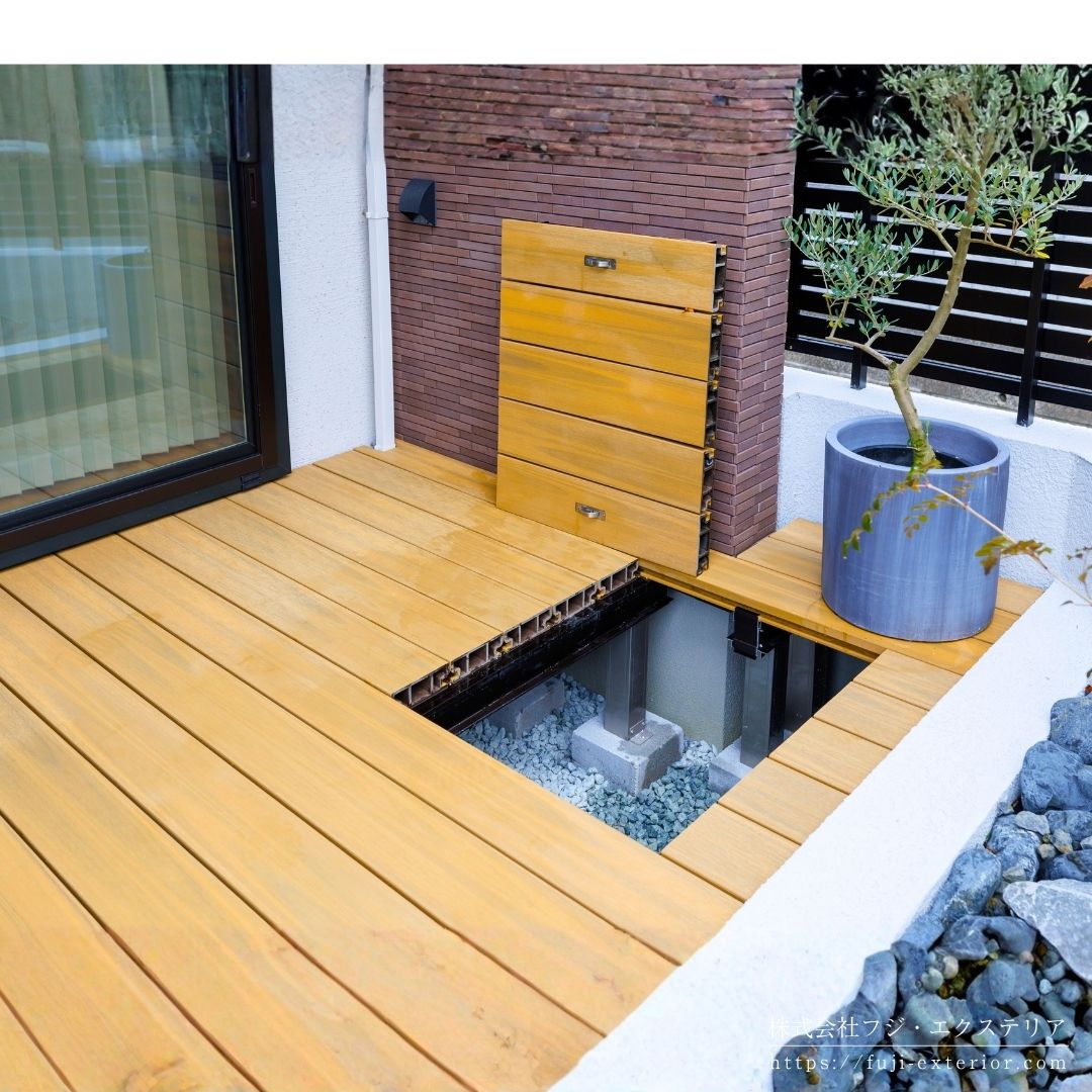 ウッドデッキの点検口