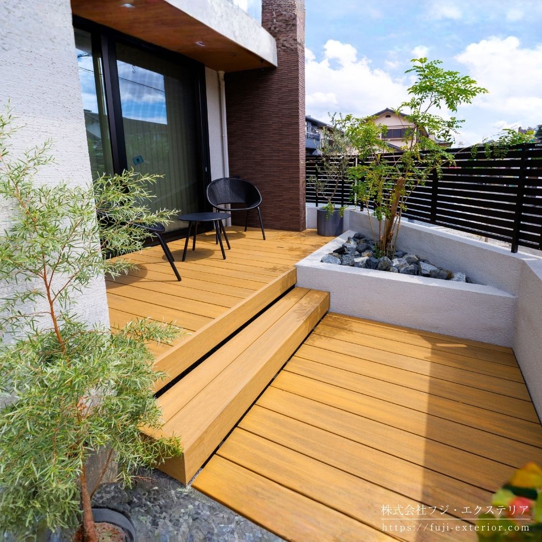 ウッドデッキのリビングテラス