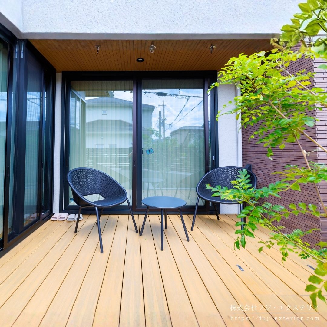 ウッドデッキのリビングテラス
