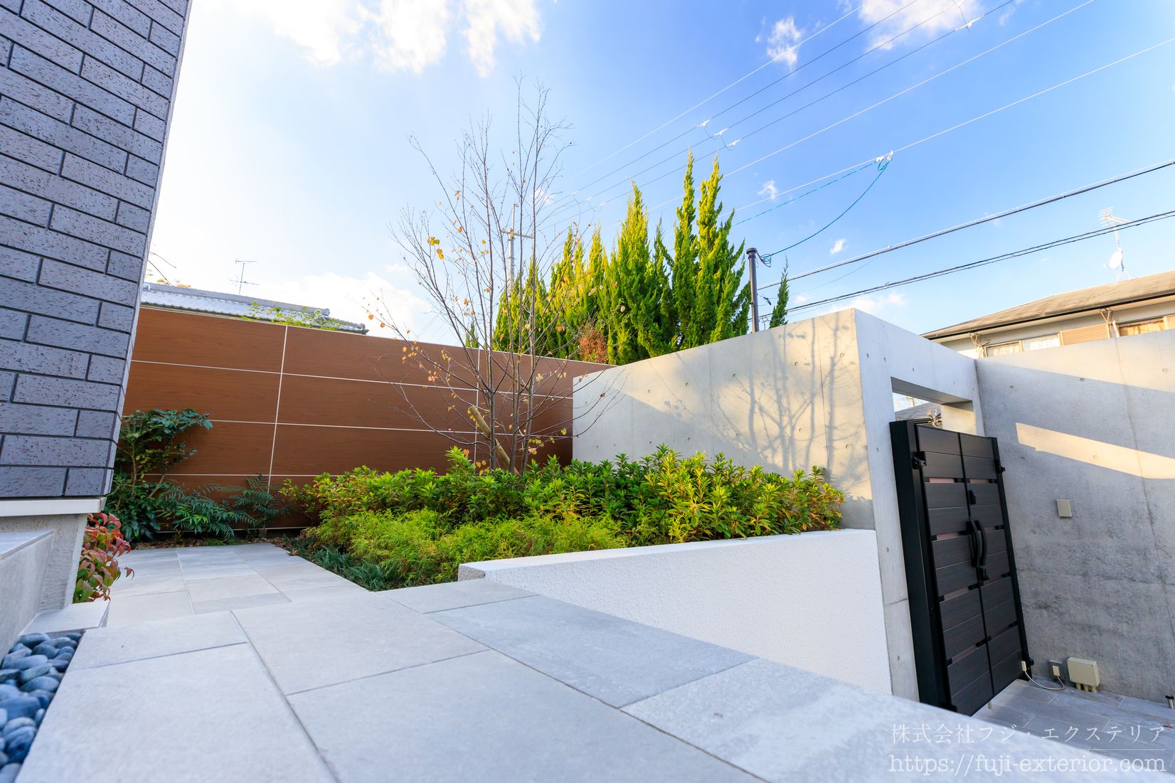 建て替え前からの思い出を繋ぐカツラの木。川西市で家族の歴史を大切にする、情緒あふれる外構計画