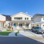 カリフォルニアを連想させる、明るく開放的なアメリカンハウスのエクステリアです。