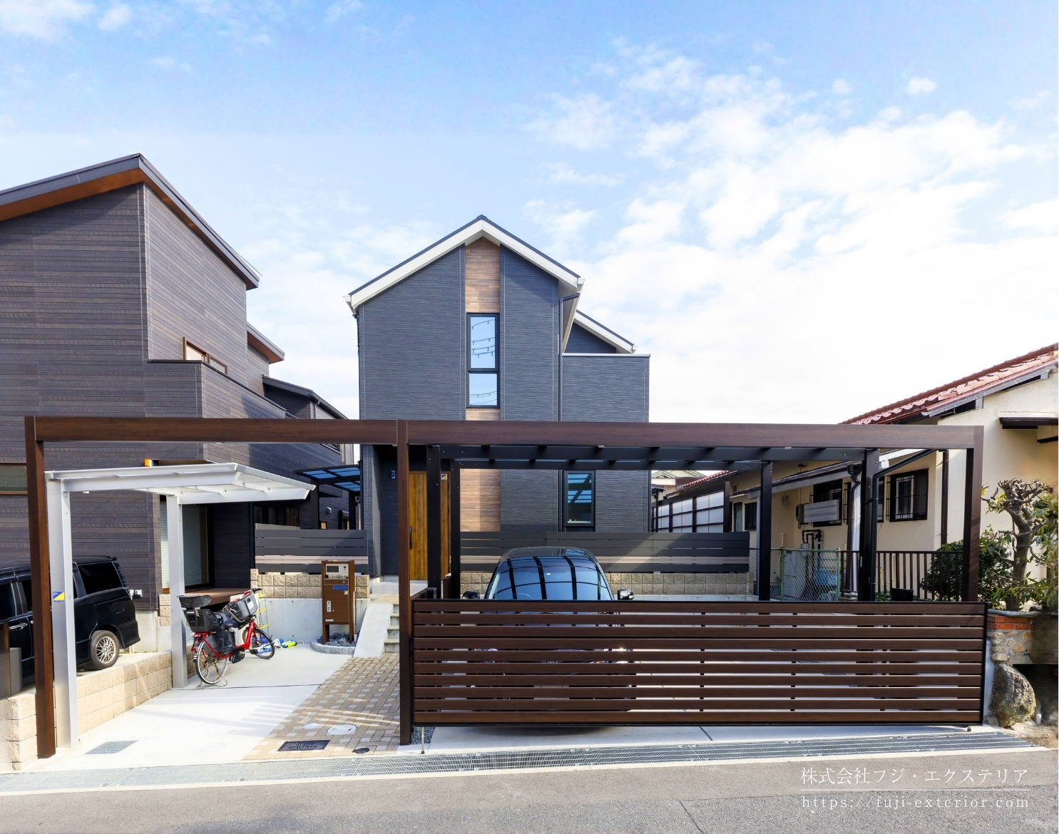 豊中市の住宅街でオープンからクローズへリフォームした外構。LIXILプラスGのゲートが美しいリノベーション全景