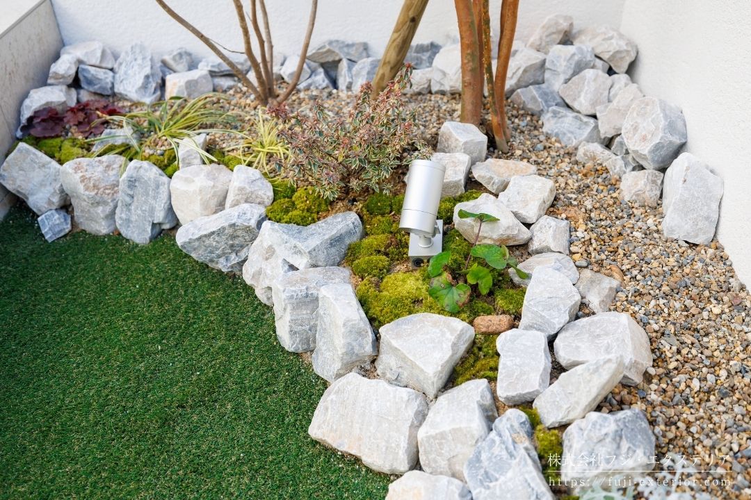 ロックガーデン風の花壇