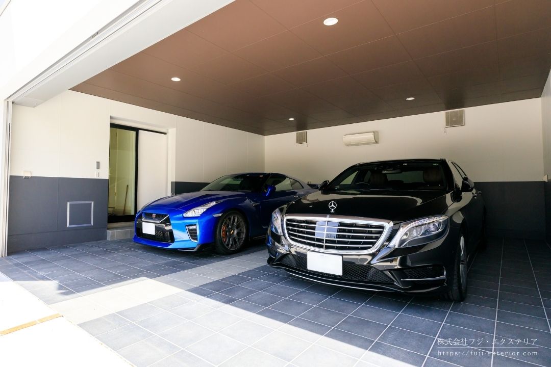 エアコンや排煙設備がついた大型シャッターガレージ