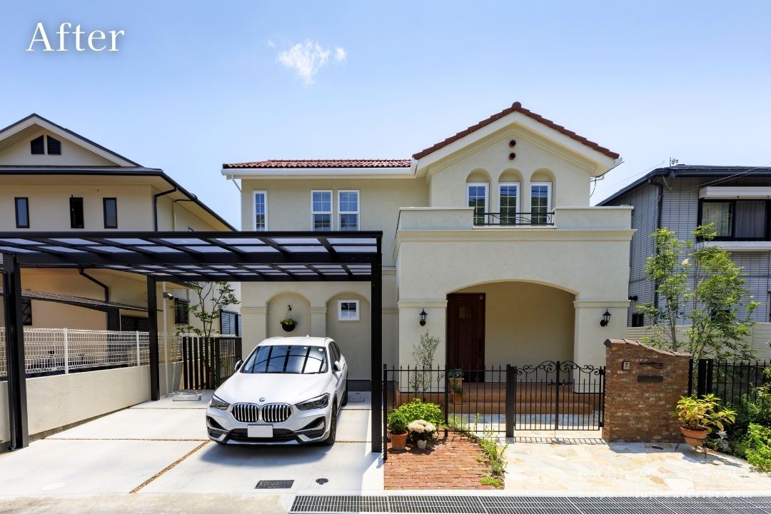 お子様の飛び出しなどが心配ということで、門柱の並びに門扉とフェンスと取り付けて、安全なクローズ外構にしました。またガレージにはｶｰﾎﾟｰﾄ屋根を取り付けました。